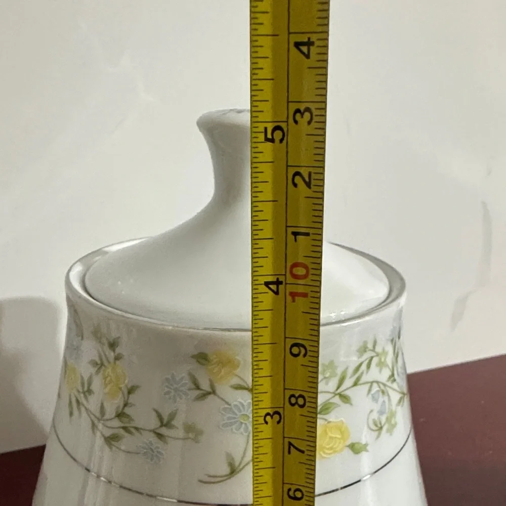 Crown Ming Fine China sugar bowl and creamer set